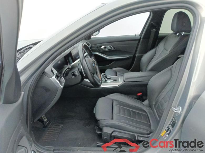 BMW 3 Reeks Berline 330e (215 kW) 4d #6