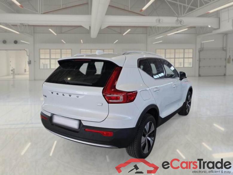 Volvo 228 VOLVO XC40 / 2017 / 5P / SUV T5 PLUG-IN HYBRID AUTO RECH INSCRIP EXPR #2
