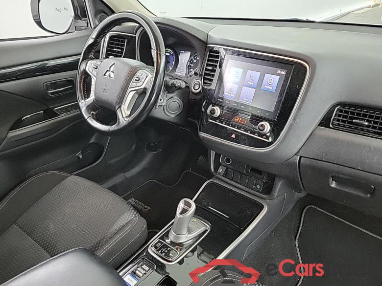 MITSUBISHI Outlander PHEV Pure 5D 165kW #6