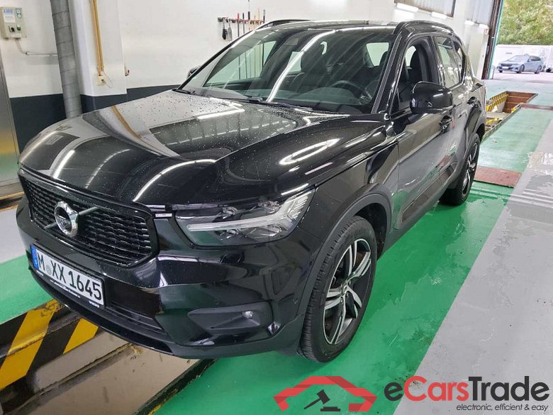 Volvo XC40 (2017->) DE - SUV5 B4 2WD EU6d, R-Design (EURO 6d), 2020 - 2022 #1