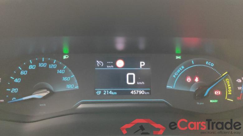 PEUGEOT E-2008 50 kWh Allure 5d #6