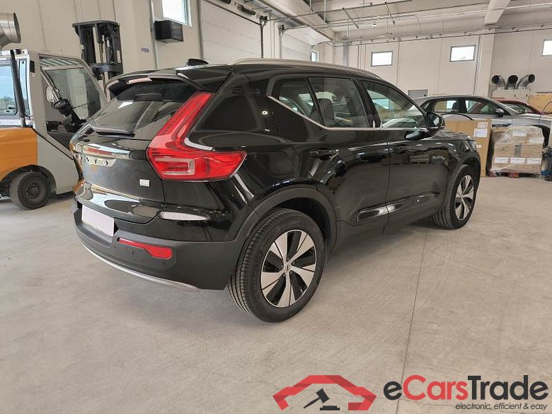 VOLVO XC40 / 2017 / 5P / SUV T4 PLUG-IN HYBRID AUTO RECH INSCRIP EXPR #2