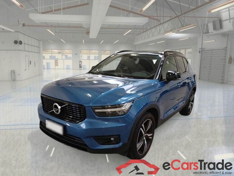 VOLVO XC40 / 2017 / 5P / SUV T5 PLUG-IN HYBRID AUTO RECHARGE R-DESIGN