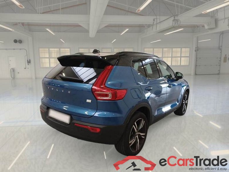 VOLVO XC40 / 2017 / 5P / SUV T5 PLUG-IN HYBRID AUTO RECHARGE R-DESIGN #2