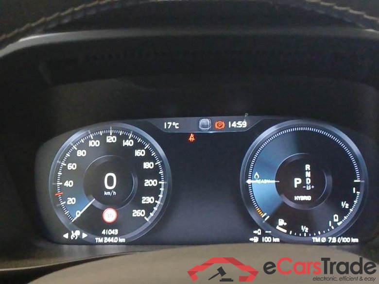 VOLVO XC40 / 2017 / 5P / SUV T5 PLUG-IN HYBRID AUTO RECHARGE R-DESIGN #4