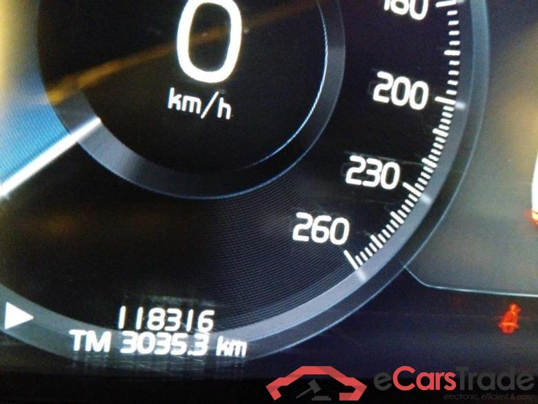 VOLVO XC60 / 2017 / 5P / todoterreno 2.0 D3 Momentum #5