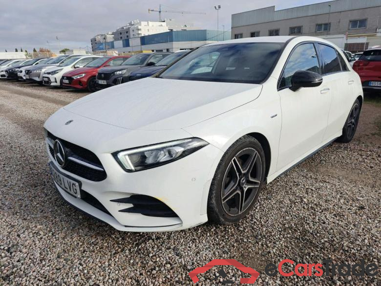 MERCEDES-BENZ Clase A / 2018 / 5P / berlina con portón A 180 d
