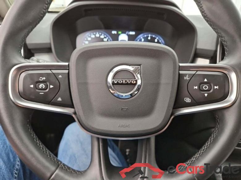 VOLVO XC40 1.5 T2 Momentum AUT #6