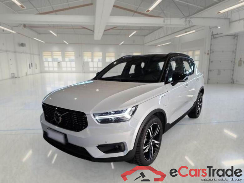 VOLVO XC40 / 2017 / 5P / SUV T5 TWIN ENGINE GEARTRONIC R-DESIGN
