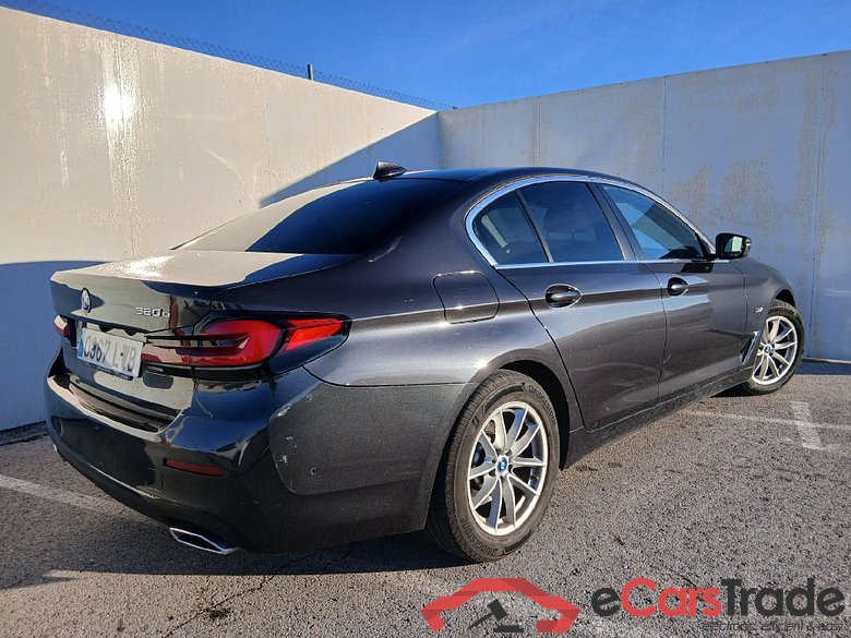 BMW Serie 5 / 2020 / 4P / sedán 520e #3