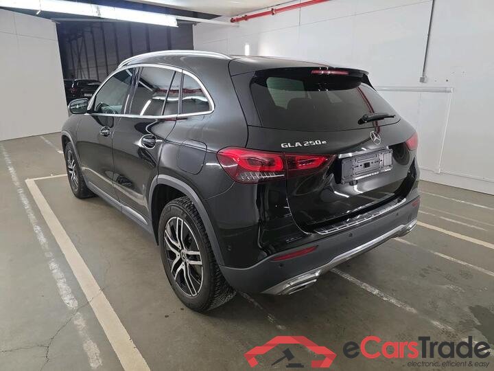 Mercedes GLA 250e Plug-In Hybrid Aut. LED-Xenon Widescreen Ambient Navi Sport-Leather KeylessGo Camera Klima PDC ... #4