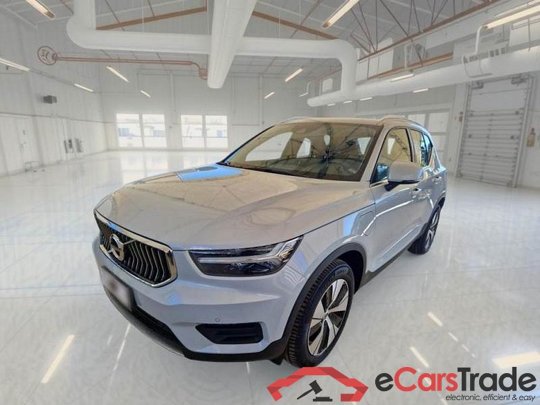 VOLVO XC40 / 2017 / 5P / SUV T4 PLUG-IN HYBRID AUTO RECH INSCRIP EXPR #1