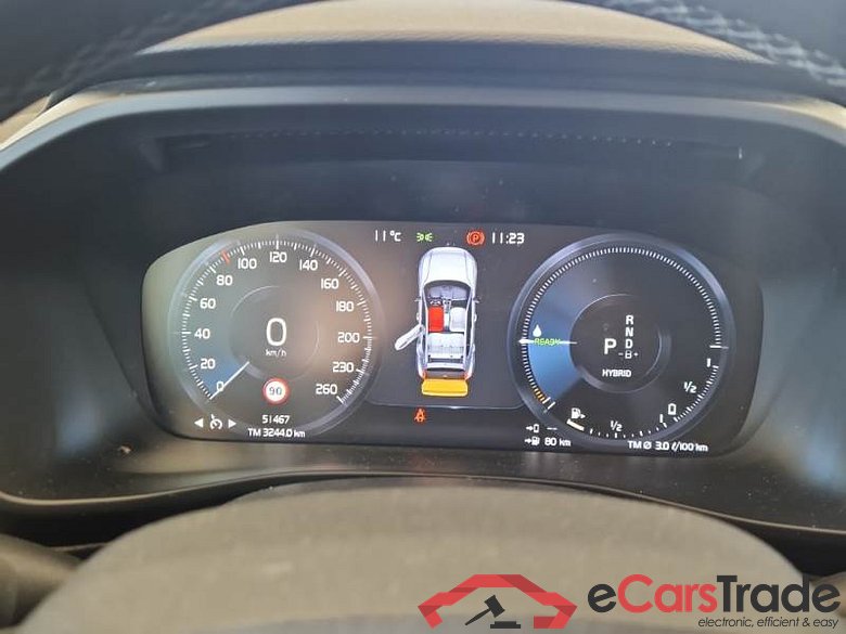 VOLVO XC40 / 2017 / 5P / SUV T4 PLUG-IN HYBRID AUTO RECH INSCRIP EXPR #4