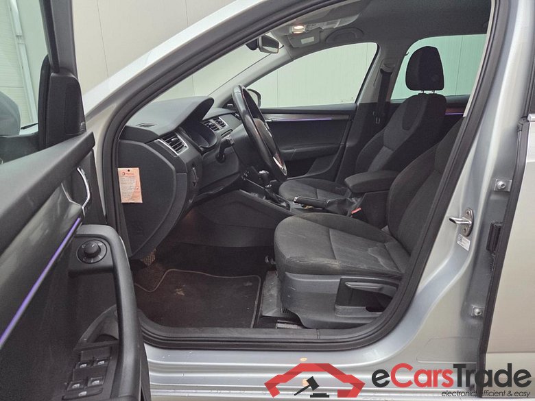 SKODA OCTAVIA COMBI 1.6 TDI Greentech Style Business #5