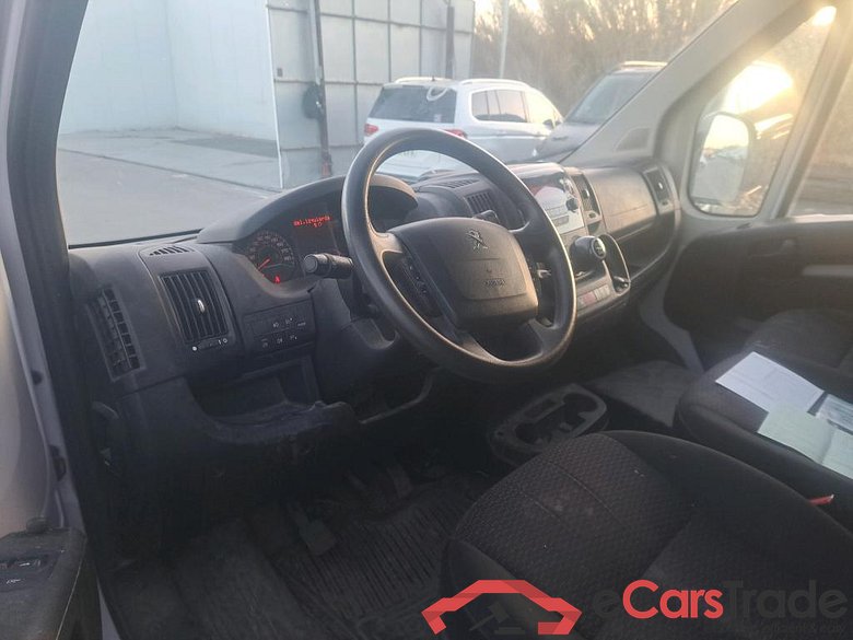 PEUGEOT Boxer / 2014 / 4P / furgón 333 L2 H1 BHDI 103kW (140CV) S&S 6 V. M (AC) #3