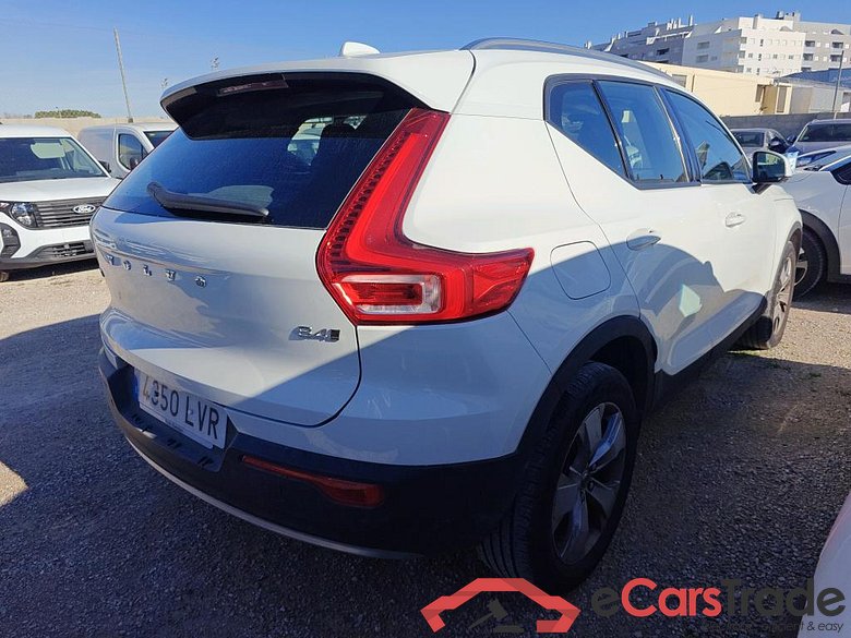 VOLVO XC40 / 2017 / 5P / todoterreno 2.0 B4 G AWD Momentum Pro Auto #2