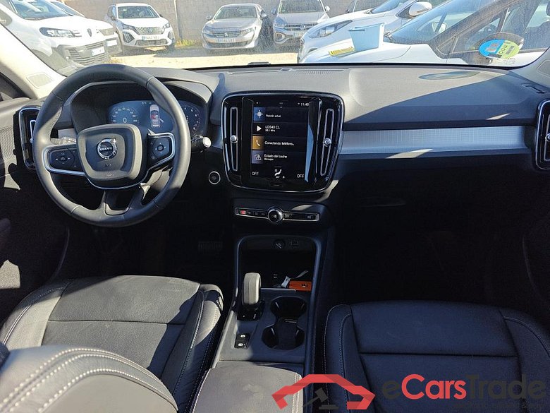 VOLVO XC40 / 2017 / 5P / todoterreno 2.0 B4 G AWD Momentum Pro Auto #3