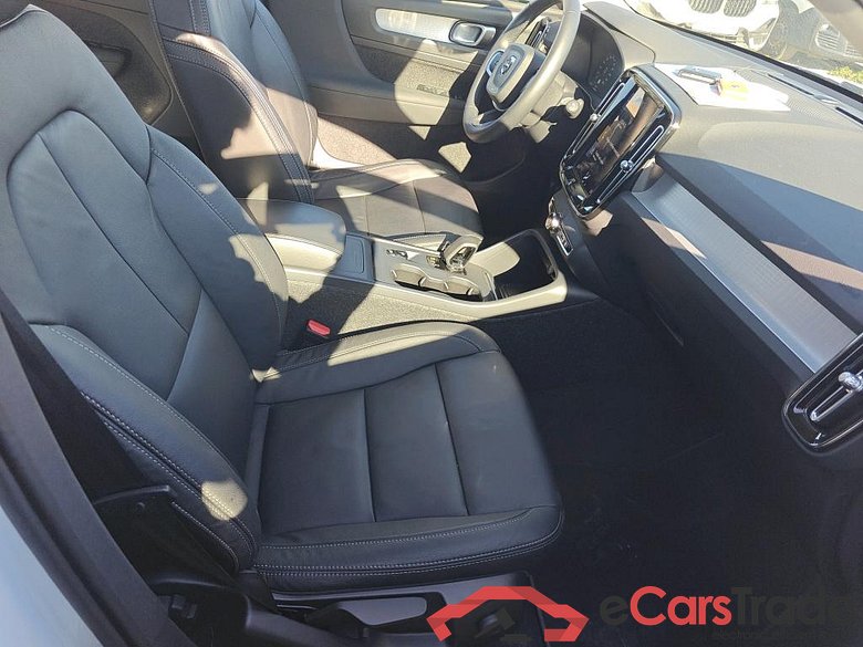 VOLVO XC40 / 2017 / 5P / todoterreno 2.0 B4 G AWD Momentum Pro Auto #6