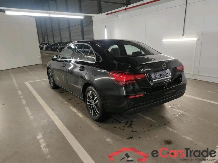 Mercedes A-Klasse Limousine A-Klasse Limousine A 250 e Business Line (PHEV) 160kW/218pk  4D/P Auto-7 #3