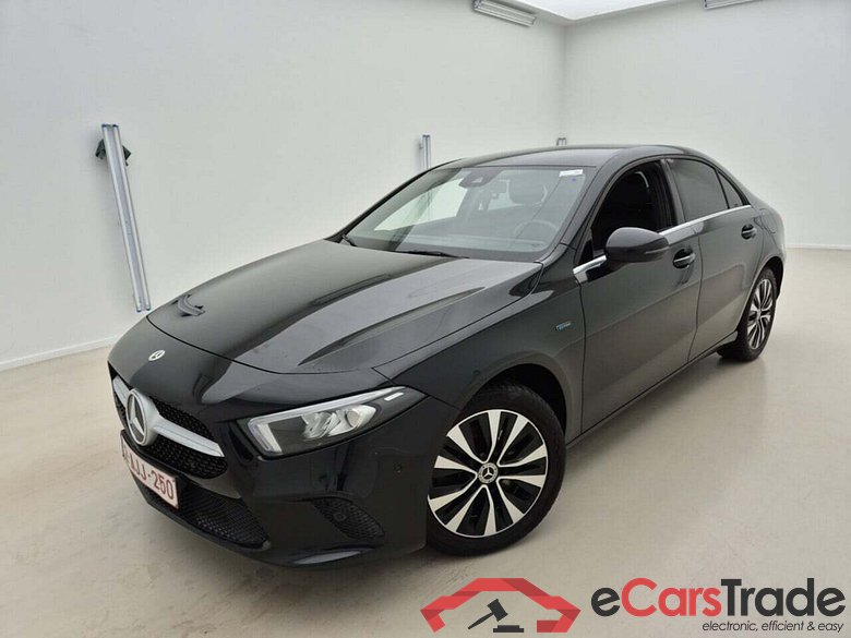 Mercedes A 250e Limo Plug-In Hybrid Aut. LED-Xenon Widescreen Navi 1/2 Sport-Leather KeylessGo Camera Klima PDC ...