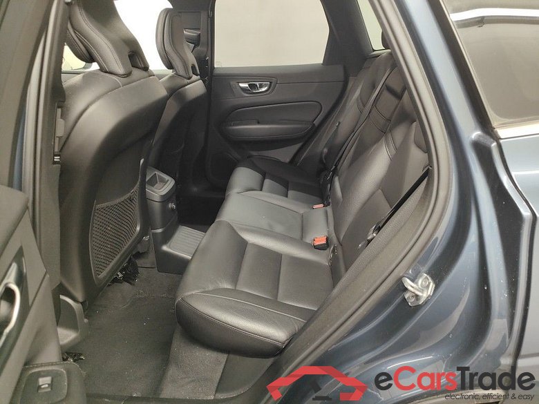 Volvo XC60 T8 e4x4 Geartronic Momentum Pro 5d #6