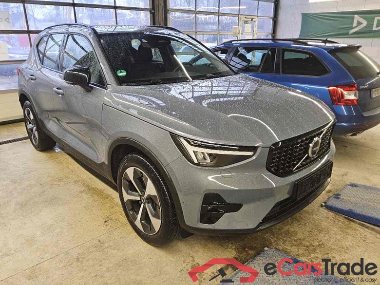 Volvo XC40 (2017->) DE - SUV5 B4 2WD EU6d, Plus Dark (EURO 6d), (Facelift) 2022 - 2024 #2