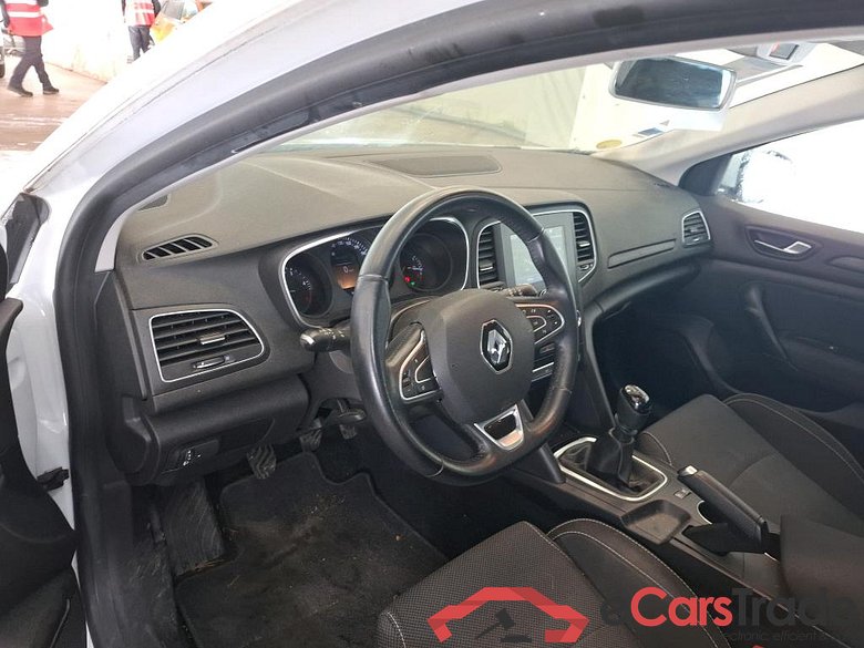 Megane IV Berline 5pt. Société Air Nav 1.5 dCi 90CV BVM6 E6 #5