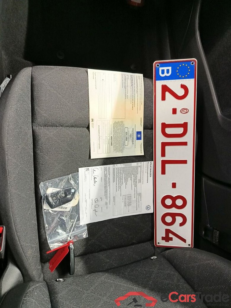 Volkswagen Golf VIII 1.0 TSI 81kW Life Business 5d #4