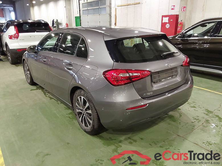 MERCEDES-BENZ A-CLASS 1.3 A 180 ESSENTIAL LINE DCT #2