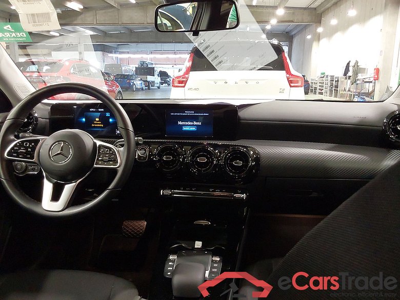 MERCEDES-BENZ A-CLASS 1.3 A 180 ESSENTIAL LINE DCT #6