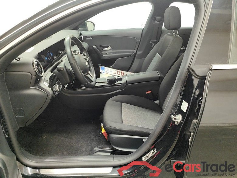 Mercedes-Benz CLA CLA 180 d Business Solution Essential Aut. 4d #3