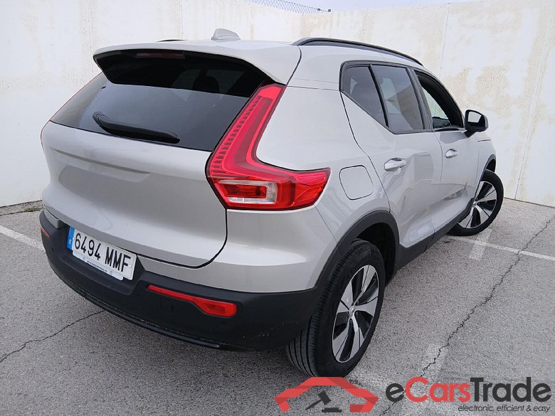 VOLVO XC40 / 2021 / 5P / todoterreno 2.0 B3 G Plus Dark Auto #2