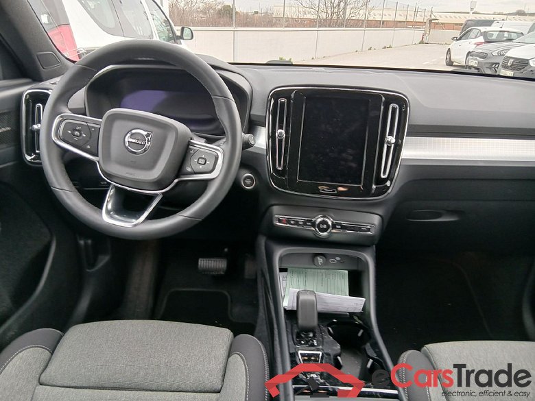 VOLVO XC40 / 2021 / 5P / todoterreno 2.0 B3 G Plus Dark Auto #3