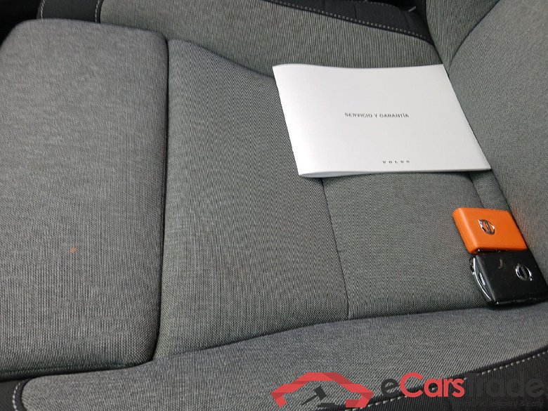 VOLVO XC40 / 2021 / 5P / todoterreno 2.0 B3 G Plus Dark Auto #5