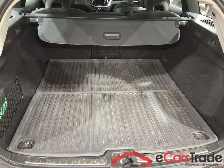 VOLVO V60 2.0 B3 MHEV MOMENTUM PRO AUTO #3