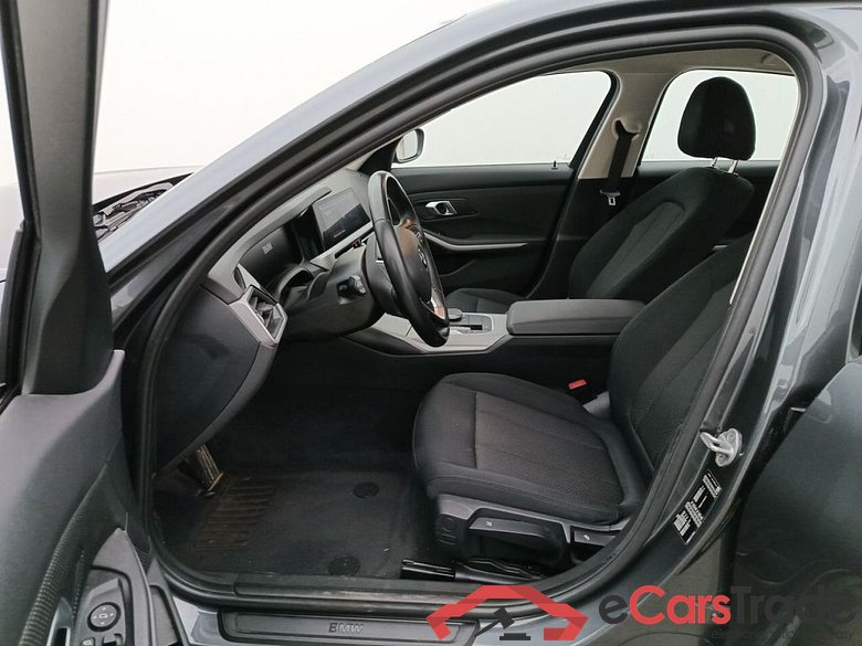 BMW 3 Reeks Berline 318dA (100 kW) 4d #3