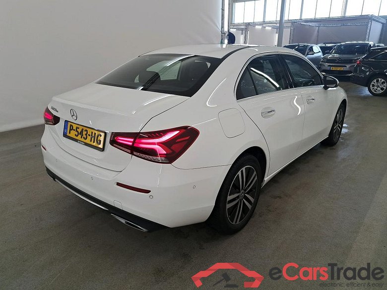 Mercedes-Benz A-Klasse Limousine A 250 e 8G-DCT Bus Sol Luxury Limited 4d + Pano #2