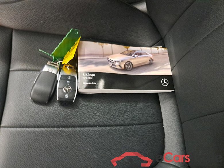 Mercedes-Benz A-Klasse Limousine A 250 e 8G-DCT Bus Sol Luxury Limited 4d + Pano #4