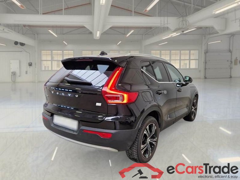VOLVO XC40 / 2017 / 5P / SUV T5 PLUG-IN HYBRID AUTO RECHARGE INSCR. #2