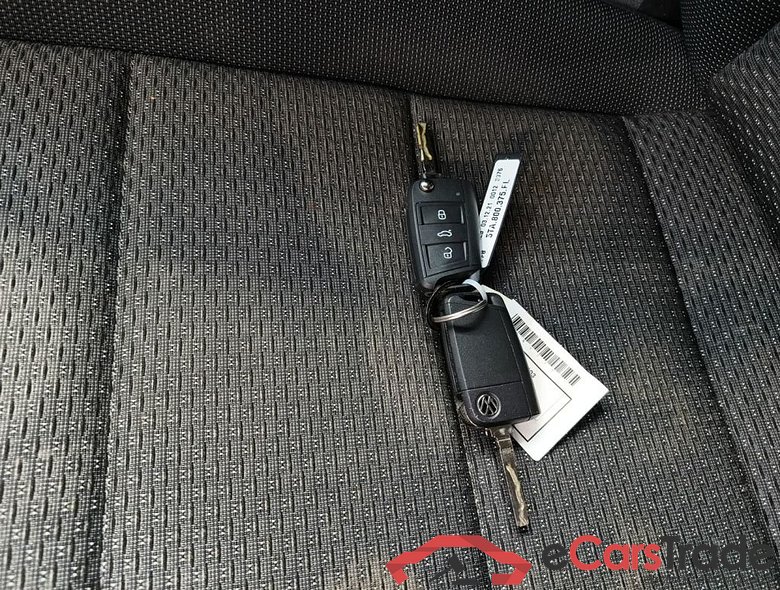 VOLKSWAGEN TOURAN DIESEL - 2.0 TDi 150 SCR Comfortline DSG (EU6AP) 5d 7pl #4