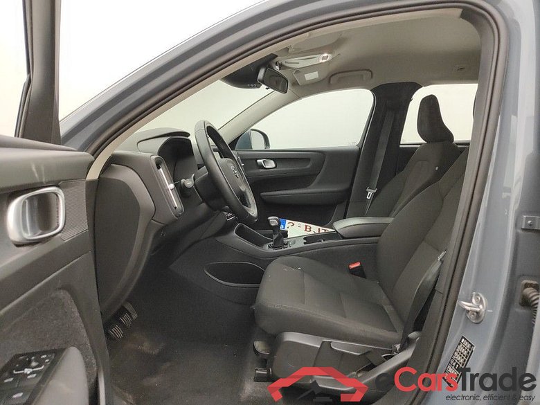 Volvo XC40 T2 Momentum Core 5d #3