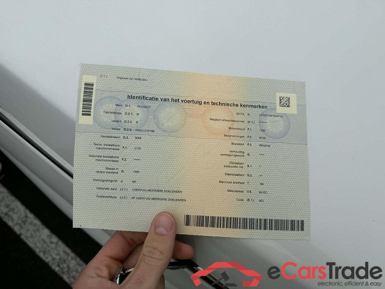 PEUGEOT 5008 1.2 PureTech Allure #5