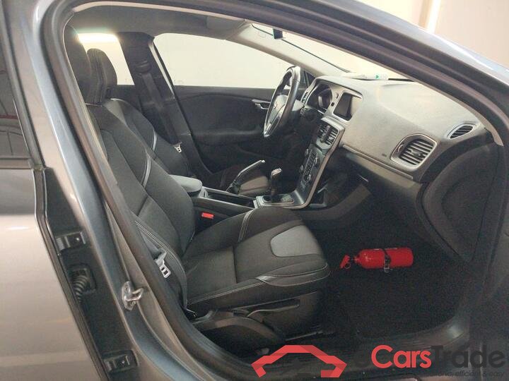 Volvo V40 2.0 D2 Black Edition LED Navi Klima PDC ... #5