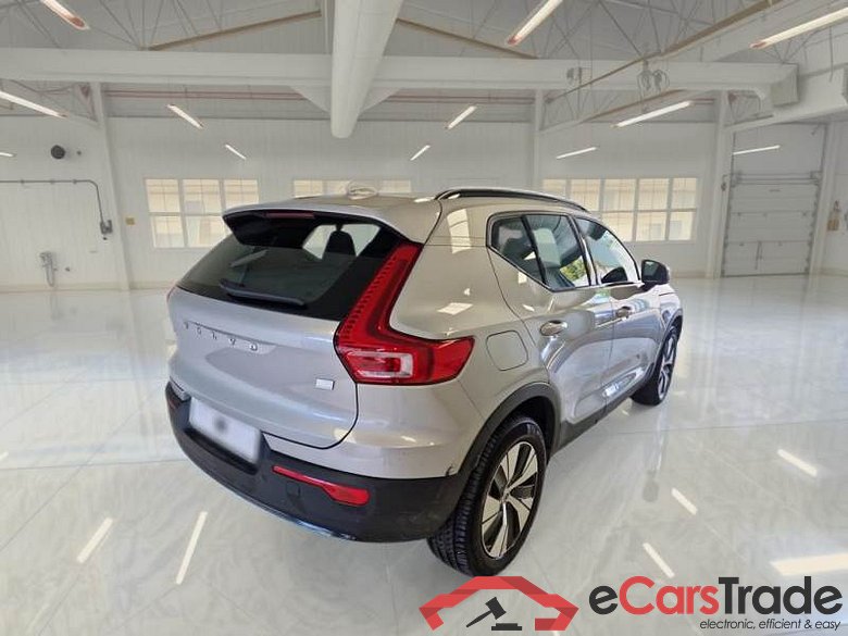 VOLVO XC40 / 2021 / 5P / SUV T4 RECHARGE PLUG-IN AUTO PLUS DARK #2