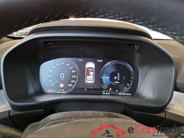 VOLVO XC40 / 2021 / 5P / SUV T5 RECHARGE PLUG-IN AUTO PLUS BRIGHT #4