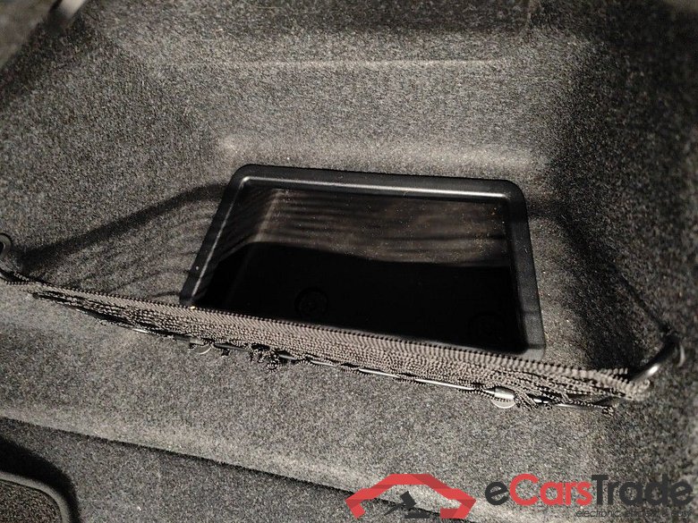 BMW 3 Reeks Berline 318dA (100 kW) 4d #4