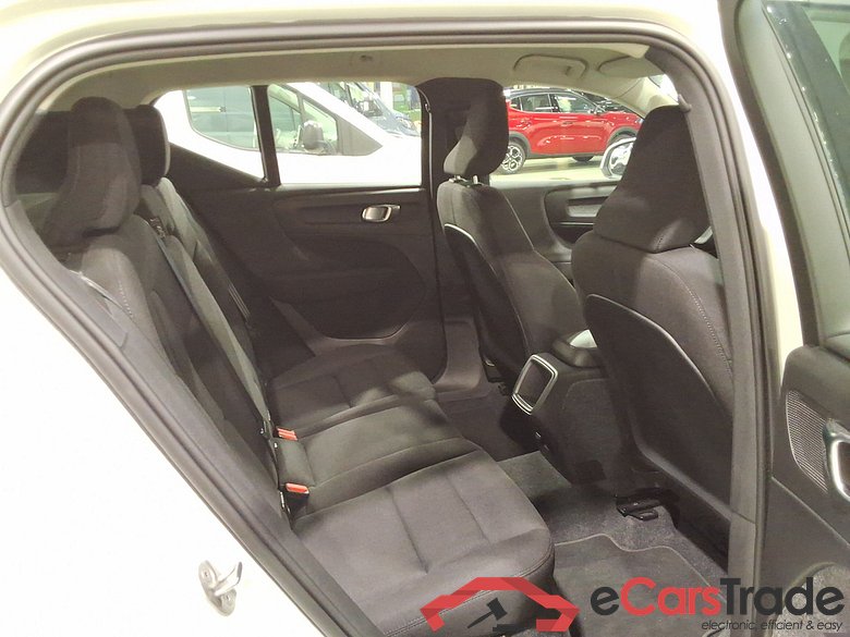 VOLVO XC40 1.5 T2 MOMENTUM CORE #5
