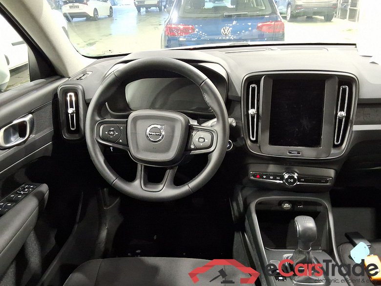 VOLVO XC40 1.5 T2 MOMENTUM CORE #6