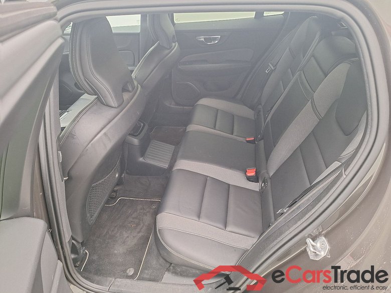 Volvo, V60 '18, Volvo V60 T6 Recharge 4x4 Geartronic R-Design 5d #3