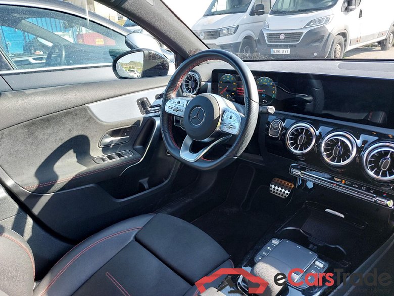 MERCEDES-BENZ Clase A / 2018 / 5P / berlina con portón A 250 e #3